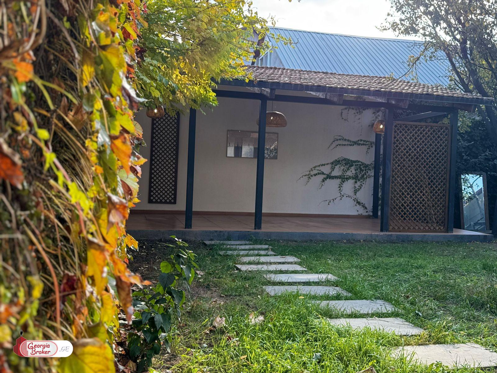 იყიდება ახალი გარემონტებული 5 ოთახიანი სახლი ისანში